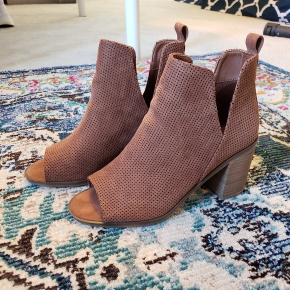 Universal Thread Shoes - Charlee Microsuede Laser Cut Bootie Cognac - 7.5
